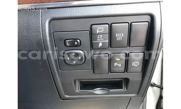 Acheter Import Voiture Toyota Land Cruiser Blanc à Import - Dubai, Benin Acheter Import Voiture Toyota Land Cruiser Blanc à Import - Dubai, Benin