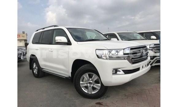 Sayi Imported Toyota Land Cruiser White Mota in Import - Dubai a Benin Sayi Imported Toyota Land Cruiser White Mota in Import - Dubai a Benin