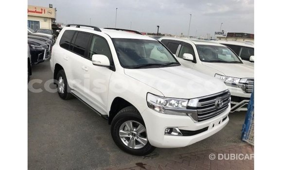 Sayi Imported Toyota Land Cruiser White Mota in Import - Dubai a Benin Sayi Imported Toyota Land Cruiser White Mota in Import - Dubai a Benin