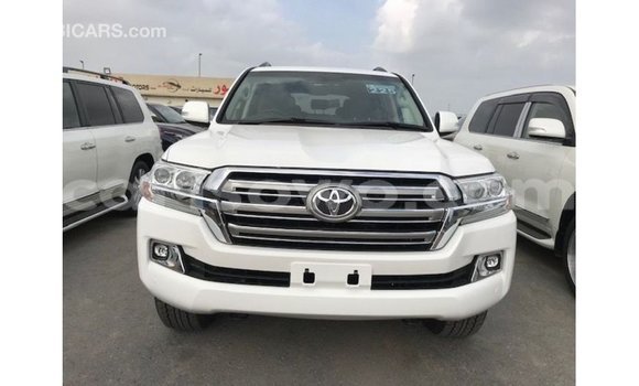 Sayi Imported Toyota Land Cruiser White Mota in Import - Dubai a Benin Sayi Imported Toyota Land Cruiser White Mota in Import - Dubai a Benin