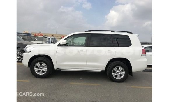Sayi Imported Toyota Land Cruiser White Mota in Import - Dubai a Benin Sayi Imported Toyota Land Cruiser White Mota in Import - Dubai a Benin