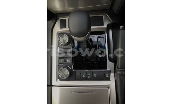 Sayi Imported Toyota Land Cruiser White Mota in Import - Dubai a Benin Sayi Imported Toyota Land Cruiser White Mota in Import - Dubai a Benin