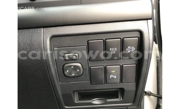 Sayi Imported Toyota Land Cruiser White Mota in Import - Dubai a Benin Sayi Imported Toyota Land Cruiser White Mota in Import - Dubai a Benin