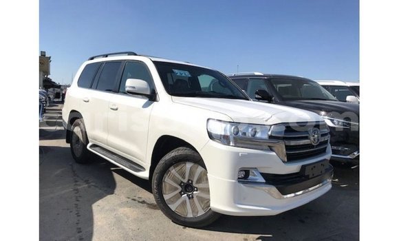 Sayi Imported Toyota Land Cruiser White Mota in Import - Dubai a Benin Sayi Imported Toyota Land Cruiser White Mota in Import - Dubai a Benin