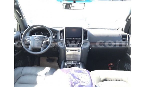 Sayi Imported Toyota Land Cruiser White Mota in Import - Dubai a Benin Sayi Imported Toyota Land Cruiser White Mota in Import - Dubai a Benin