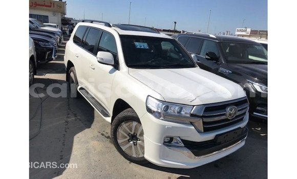 Sayi Imported Toyota Land Cruiser White Mota in Import - Dubai a Benin Sayi Imported Toyota Land Cruiser White Mota in Import - Dubai a Benin