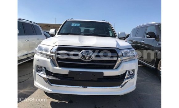 Sayi Imported Toyota Land Cruiser White Mota in Import - Dubai a Benin Sayi Imported Toyota Land Cruiser White Mota in Import - Dubai a Benin
