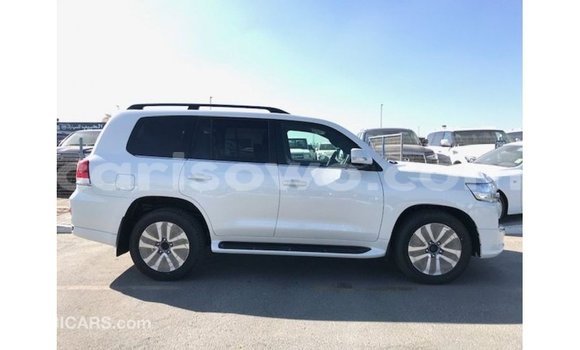 Sayi Imported Toyota Land Cruiser White Mota in Import - Dubai a Benin Sayi Imported Toyota Land Cruiser White Mota in Import - Dubai a Benin