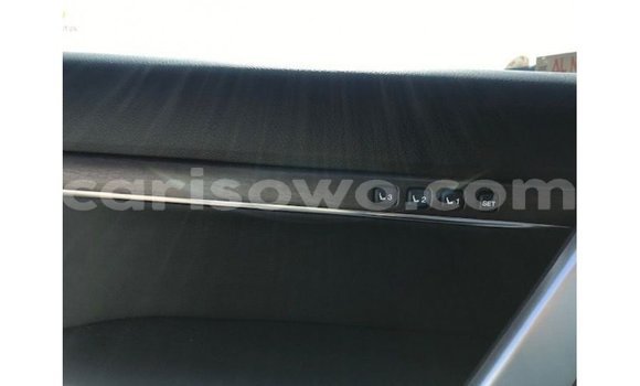 Sayi Imported Toyota Land Cruiser White Mota in Import - Dubai a Benin Sayi Imported Toyota Land Cruiser White Mota in Import - Dubai a Benin