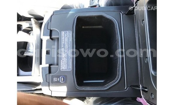 Sayi Imported Toyota Land Cruiser White Mota in Import - Dubai a Benin Sayi Imported Toyota Land Cruiser White Mota in Import - Dubai a Benin