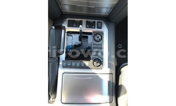 Sayi Imported Toyota Land Cruiser White Mota in Import - Dubai a Benin Sayi Imported Toyota Land Cruiser White Mota in Import - Dubai a Benin