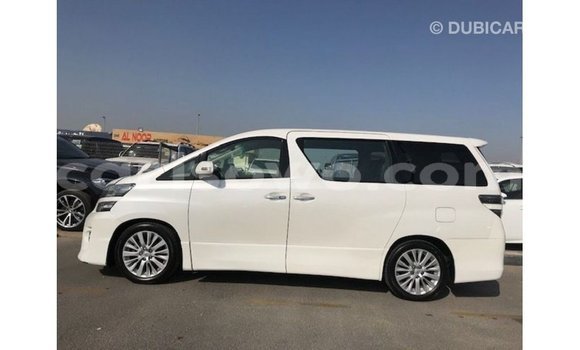 Acheter Import Voiture Toyota Vellfire Blanc à Import - Dubai, Benin Acheter Import Voiture Toyota Vellfire Blanc à Import - Dubai, Benin