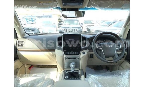 Acheter Import Voiture Toyota Land Cruiser Blanc à Import - Dubai, Benin Acheter Import Voiture Toyota Land Cruiser Blanc à Import - Dubai, Benin