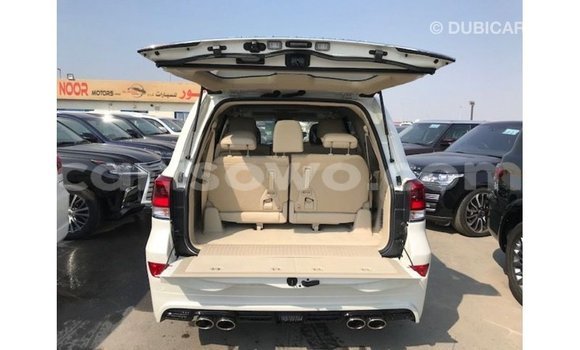 Acheter Import Voiture Toyota Land Cruiser Blanc à Import - Dubai, Benin Acheter Import Voiture Toyota Land Cruiser Blanc à Import - Dubai, Benin