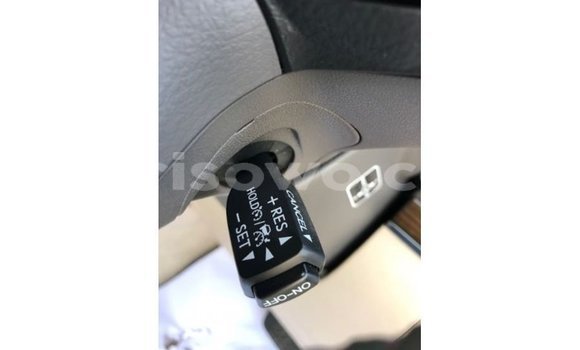 Acheter Import Voiture Toyota Land Cruiser Blanc à Import - Dubai, Benin Acheter Import Voiture Toyota Land Cruiser Blanc à Import - Dubai, Benin
