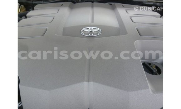 Acheter Import Voiture Toyota Land Cruiser Blanc à Import - Dubai, Benin Acheter Import Voiture Toyota Land Cruiser Blanc à Import - Dubai, Benin