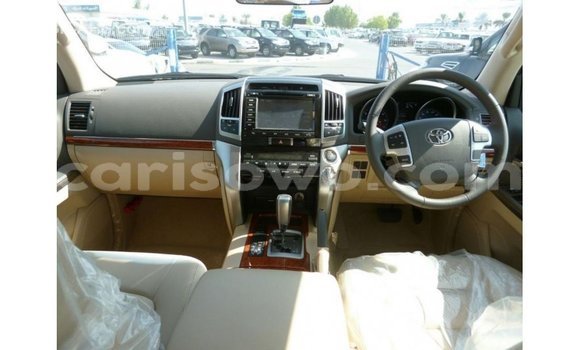 Sayi Imported Toyota Land Cruiser White Mota in Import - Dubai a Benin Sayi Imported Toyota Land Cruiser White Mota in Import - Dubai a Benin