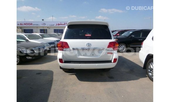 Sayi Imported Toyota Land Cruiser White Mota in Import - Dubai a Benin Sayi Imported Toyota Land Cruiser White Mota in Import - Dubai a Benin