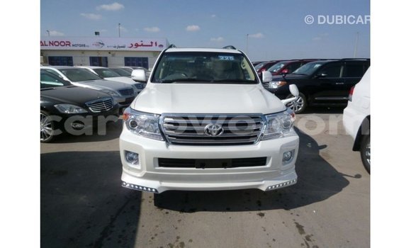 Sayi Imported Toyota Land Cruiser White Mota in Import - Dubai a Benin Sayi Imported Toyota Land Cruiser White Mota in Import - Dubai a Benin