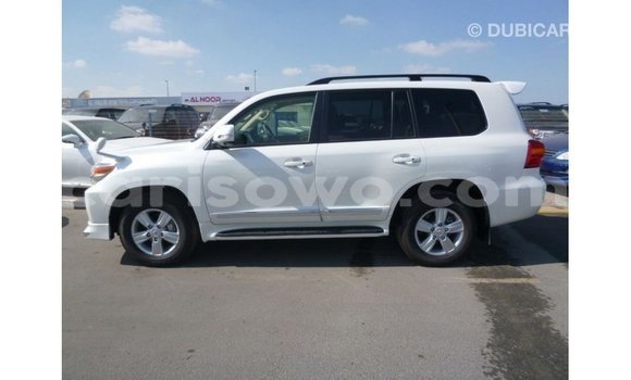 Sayi Imported Toyota Land Cruiser White Mota in Import - Dubai a Benin Sayi Imported Toyota Land Cruiser White Mota in Import - Dubai a Benin