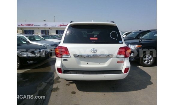 Buy Import Toyota Land Cruiser White Car in Import - Dubai in Benign Buy Import Toyota Land Cruiser White Car in Import - Dubai in Benign