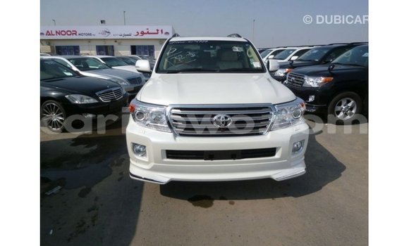 Buy Import Toyota Land Cruiser White Car in Import - Dubai in Benign Buy Import Toyota Land Cruiser White Car in Import - Dubai in Benign