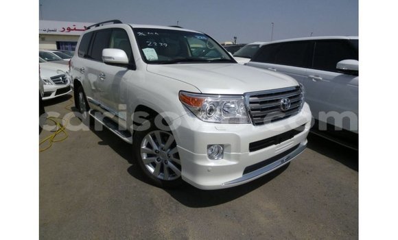 Ra Imported Toyota Land Cruiser funfun Ọkọ̀ in Import - Dubai ni Benin Ra Imported Toyota Land Cruiser funfun Ọkọ̀ in Import - Dubai ni Benin