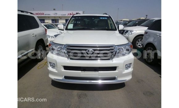 Ra Imported Toyota Land Cruiser funfun Ọkọ̀ in Import - Dubai ni Benin Ra Imported Toyota Land Cruiser funfun Ọkọ̀ in Import - Dubai ni Benin