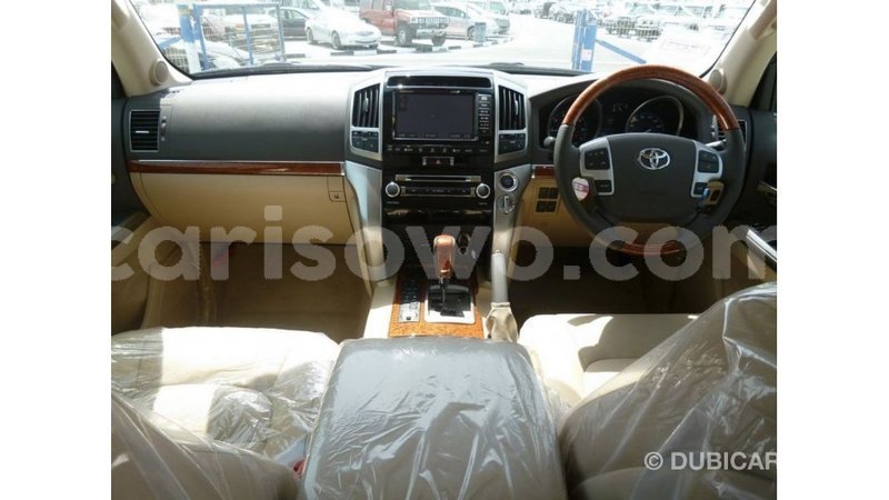 Big with watermark toyota land cruiser benign import dubai 7629