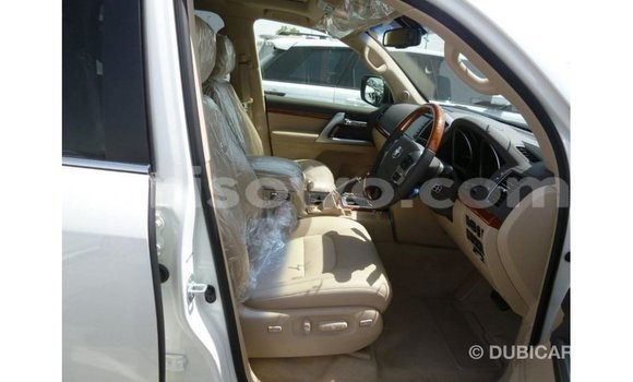 Ra Imported Toyota Land Cruiser funfun Ọkọ̀ in Import - Dubai ni Benin Ra Imported Toyota Land Cruiser funfun Ọkọ̀ in Import - Dubai ni Benin