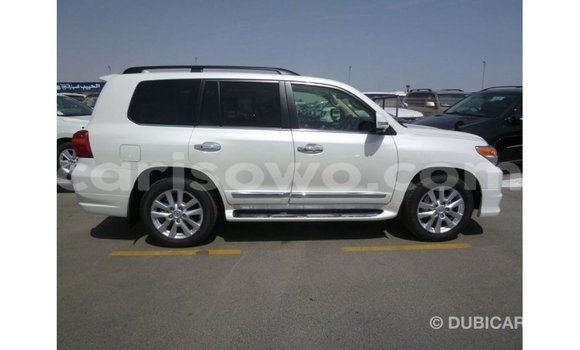 Ra Imported Toyota Land Cruiser funfun Ọkọ̀ in Import - Dubai ni Benin Ra Imported Toyota Land Cruiser funfun Ọkọ̀ in Import - Dubai ni Benin