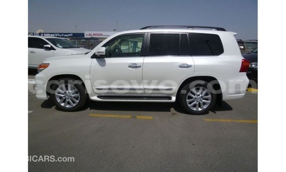 Ra Imported Toyota Land Cruiser funfun Ọkọ̀ in Import - Dubai ni Benin Ra Imported Toyota Land Cruiser funfun Ọkọ̀ in Import - Dubai ni Benin