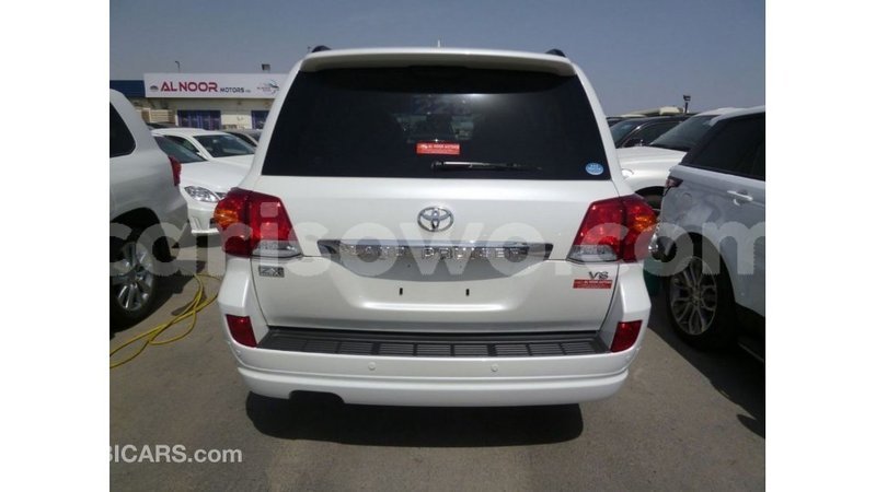Big with watermark toyota land cruiser benign import dubai 7629