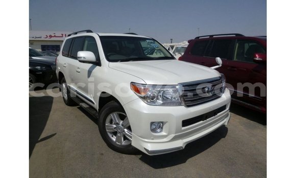 Sayi Imported Toyota Land Cruiser White Mota in Import - Dubai a Benin Sayi Imported Toyota Land Cruiser White Mota in Import - Dubai a Benin