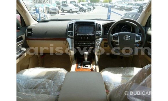 Sayi Imported Toyota Land Cruiser White Mota in Import - Dubai a Benin Sayi Imported Toyota Land Cruiser White Mota in Import - Dubai a Benin