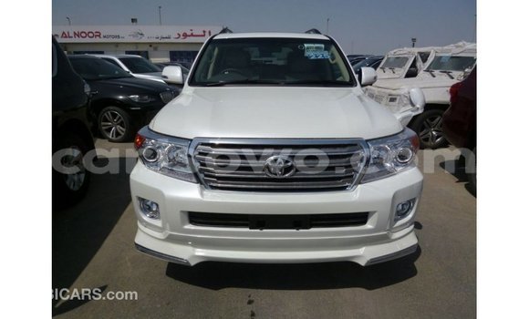 Sayi Imported Toyota Land Cruiser White Mota in Import - Dubai a Benin Sayi Imported Toyota Land Cruiser White Mota in Import - Dubai a Benin