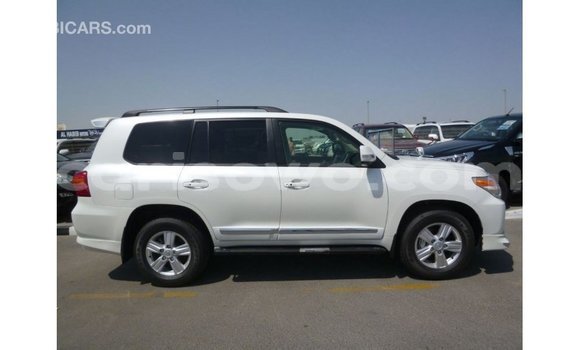 Sayi Imported Toyota Land Cruiser White Mota in Import - Dubai a Benin Sayi Imported Toyota Land Cruiser White Mota in Import - Dubai a Benin