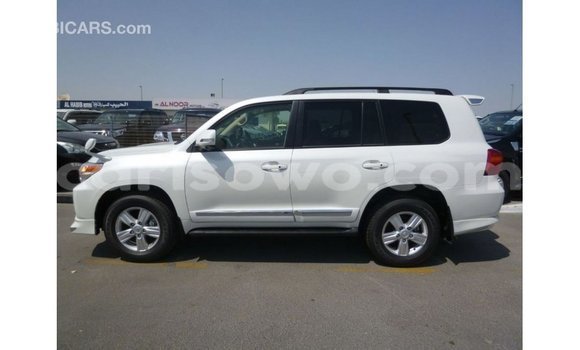 Sayi Imported Toyota Land Cruiser White Mota in Import - Dubai a Benin Sayi Imported Toyota Land Cruiser White Mota in Import - Dubai a Benin