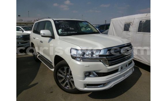 Sayi Imported Toyota Land Cruiser White Mota in Import - Dubai a Benin Sayi Imported Toyota Land Cruiser White Mota in Import - Dubai a Benin