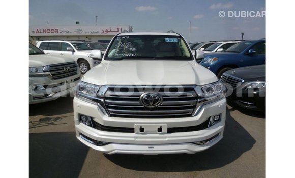 Sayi Imported Toyota Land Cruiser White Mota in Import - Dubai a Benin Sayi Imported Toyota Land Cruiser White Mota in Import - Dubai a Benin