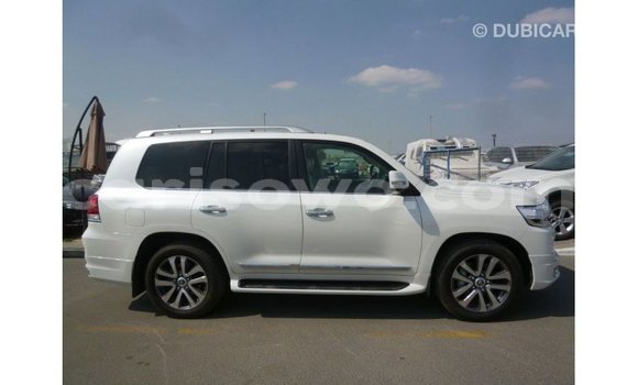 Sayi Imported Toyota Land Cruiser White Mota in Import - Dubai a Benin Sayi Imported Toyota Land Cruiser White Mota in Import - Dubai a Benin