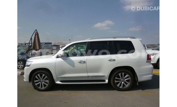 Sayi Imported Toyota Land Cruiser White Mota in Import - Dubai a Benin Sayi Imported Toyota Land Cruiser White Mota in Import - Dubai a Benin
