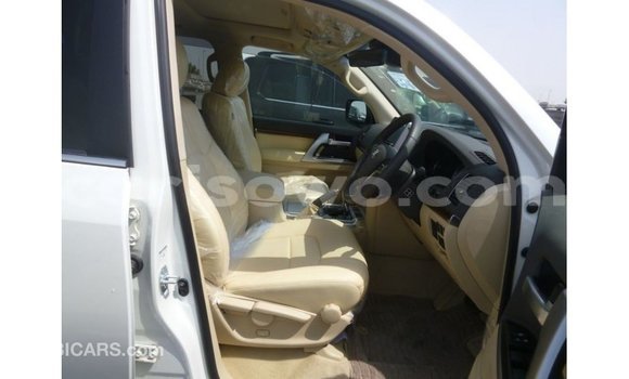 Buy Import Toyota Land Cruiser White Car in Import - Dubai in Benign Buy Import Toyota Land Cruiser White Car in Import - Dubai in Benign