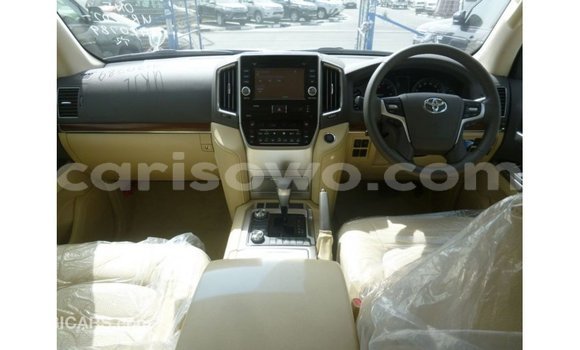 Sayi Imported Toyota Land Cruiser White Mota in Import - Dubai a Benin Sayi Imported Toyota Land Cruiser White Mota in Import - Dubai a Benin