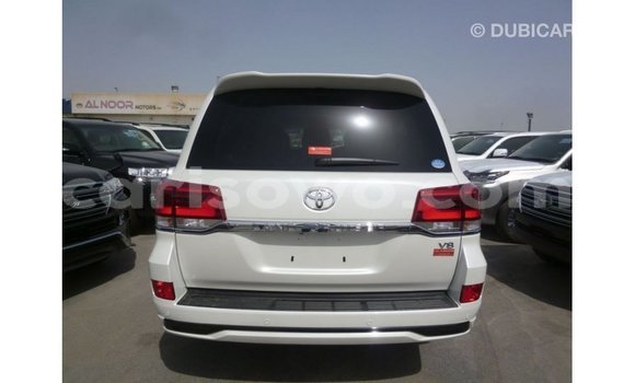 Sayi Imported Toyota Land Cruiser White Mota in Import - Dubai a Benin Sayi Imported Toyota Land Cruiser White Mota in Import - Dubai a Benin