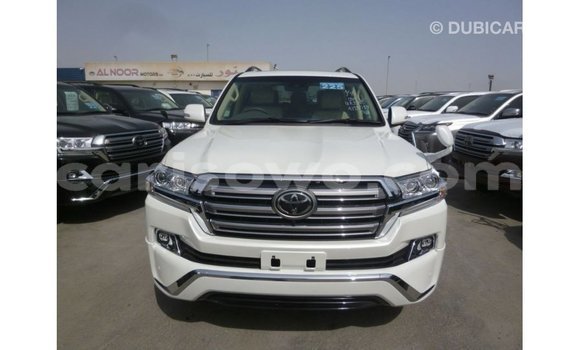 Sayi Imported Toyota Land Cruiser White Mota in Import - Dubai a Benin Sayi Imported Toyota Land Cruiser White Mota in Import - Dubai a Benin