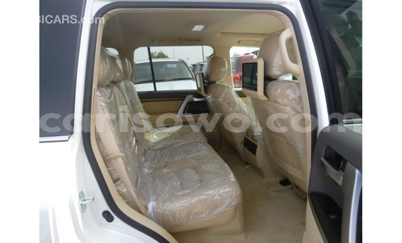 Sayi Imported Toyota Land Cruiser White Mota in Import - Dubai a Benin Sayi Imported Toyota Land Cruiser White Mota in Import - Dubai a Benin