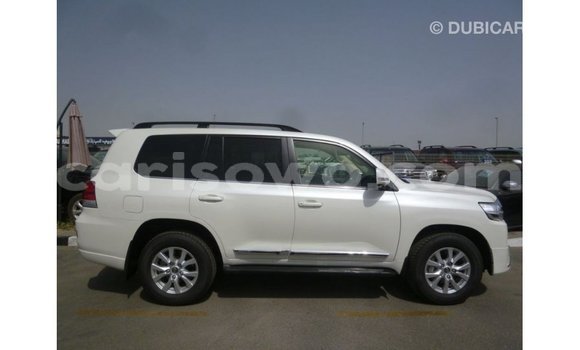 Sayi Imported Toyota Land Cruiser White Mota in Import - Dubai a Benin Sayi Imported Toyota Land Cruiser White Mota in Import - Dubai a Benin