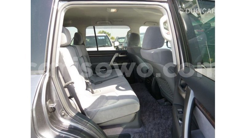 Big with watermark toyota land cruiser benign import dubai 7645