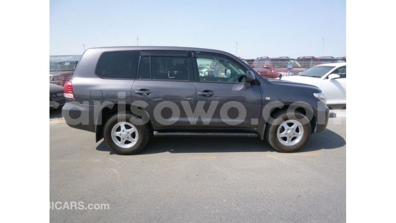 Big with watermark toyota land cruiser benign import dubai 7645